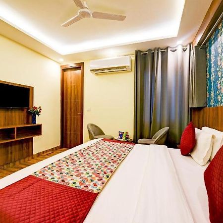 Hotel Rosewood Near Delhi Airport Нью-Дели Экстерьер фото