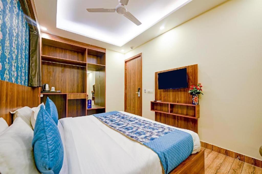 Hotel Rosewood Near Delhi Airport Нью-Дели Экстерьер фото