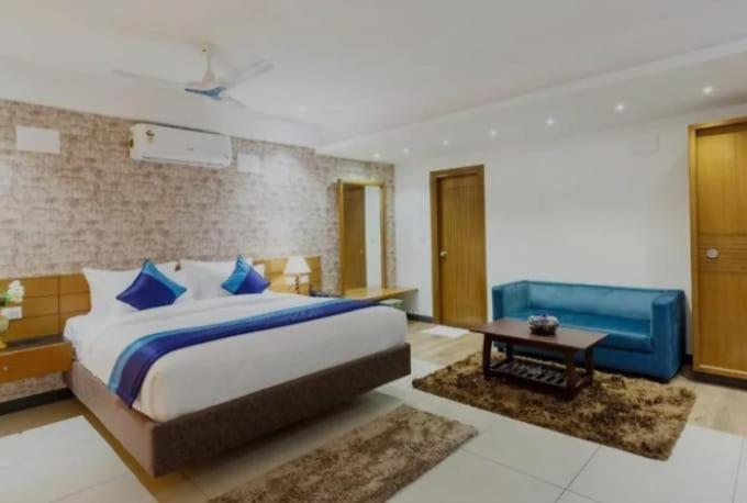 Hotel Rosewood Near Delhi Airport Нью-Дели Экстерьер фото