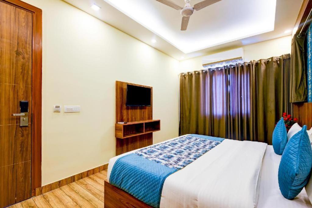 Hotel Rosewood Near Delhi Airport Нью-Дели Экстерьер фото