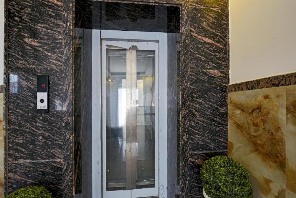 Hotel Rosewood Near Delhi Airport Нью-Дели Экстерьер фото