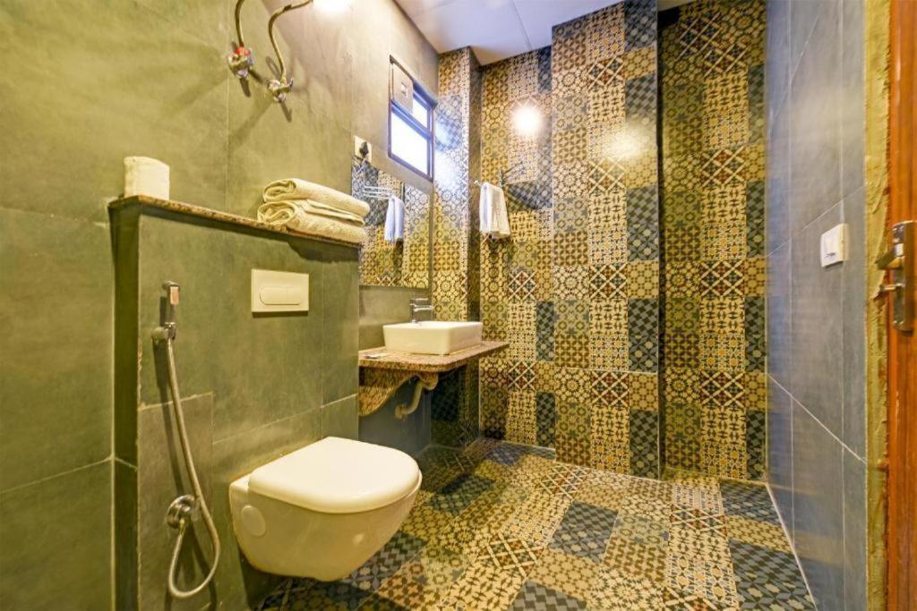 Hotel Rosewood Near Delhi Airport Нью-Дели Экстерьер фото